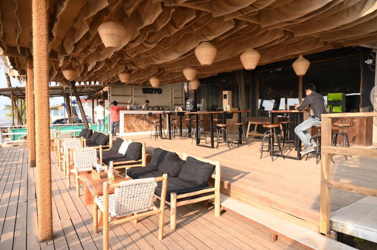 Ukiyo Beach Resort Мандрем Екстериор снимка