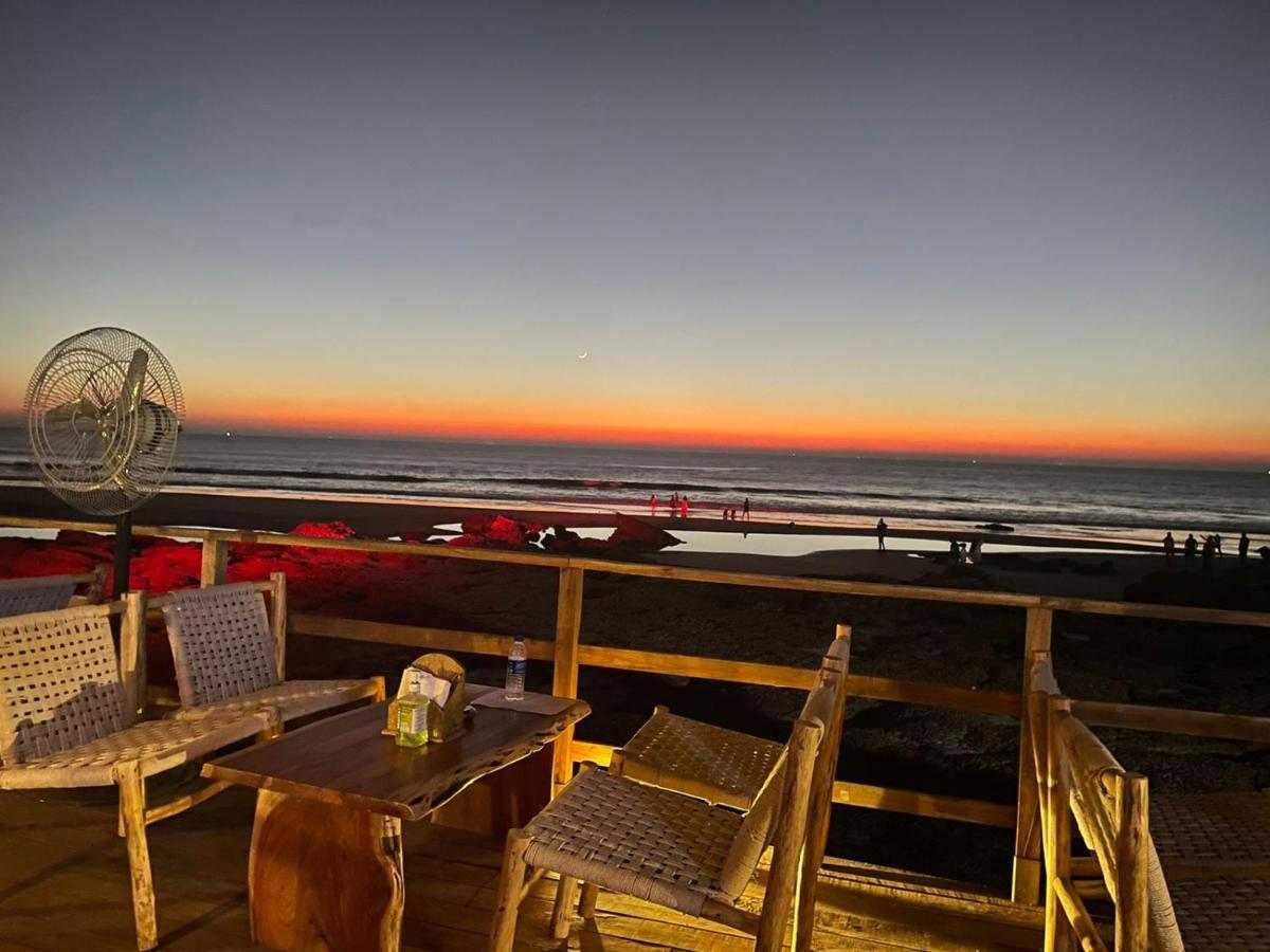 Ukiyo Beach Resort Мандрем Екстериор снимка