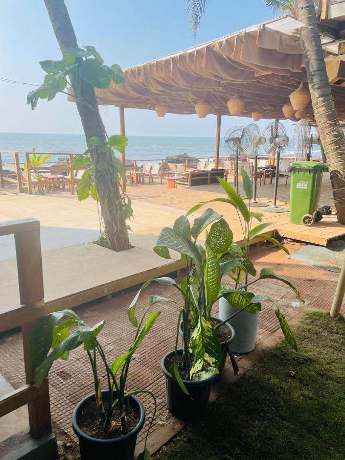 Ukiyo Beach Resort Мандрем Екстериор снимка