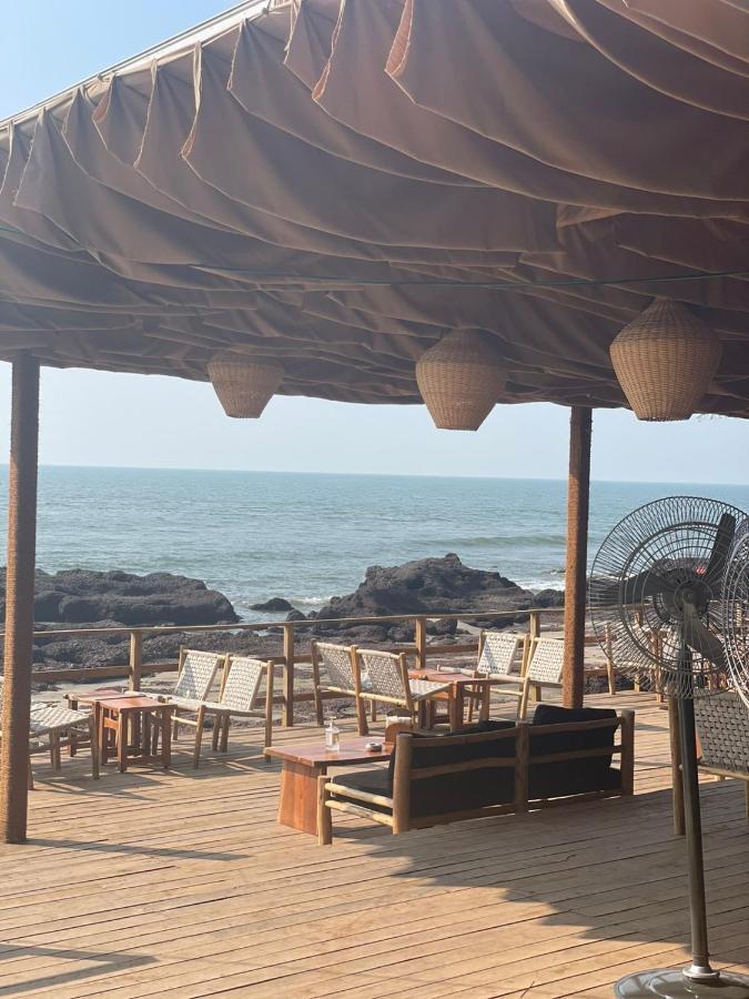 Ukiyo Beach Resort Мандрем Екстериор снимка