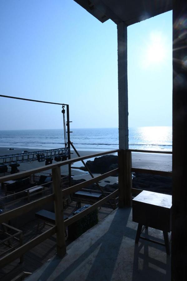 Ukiyo Beach Resort Мандрем Екстериор снимка