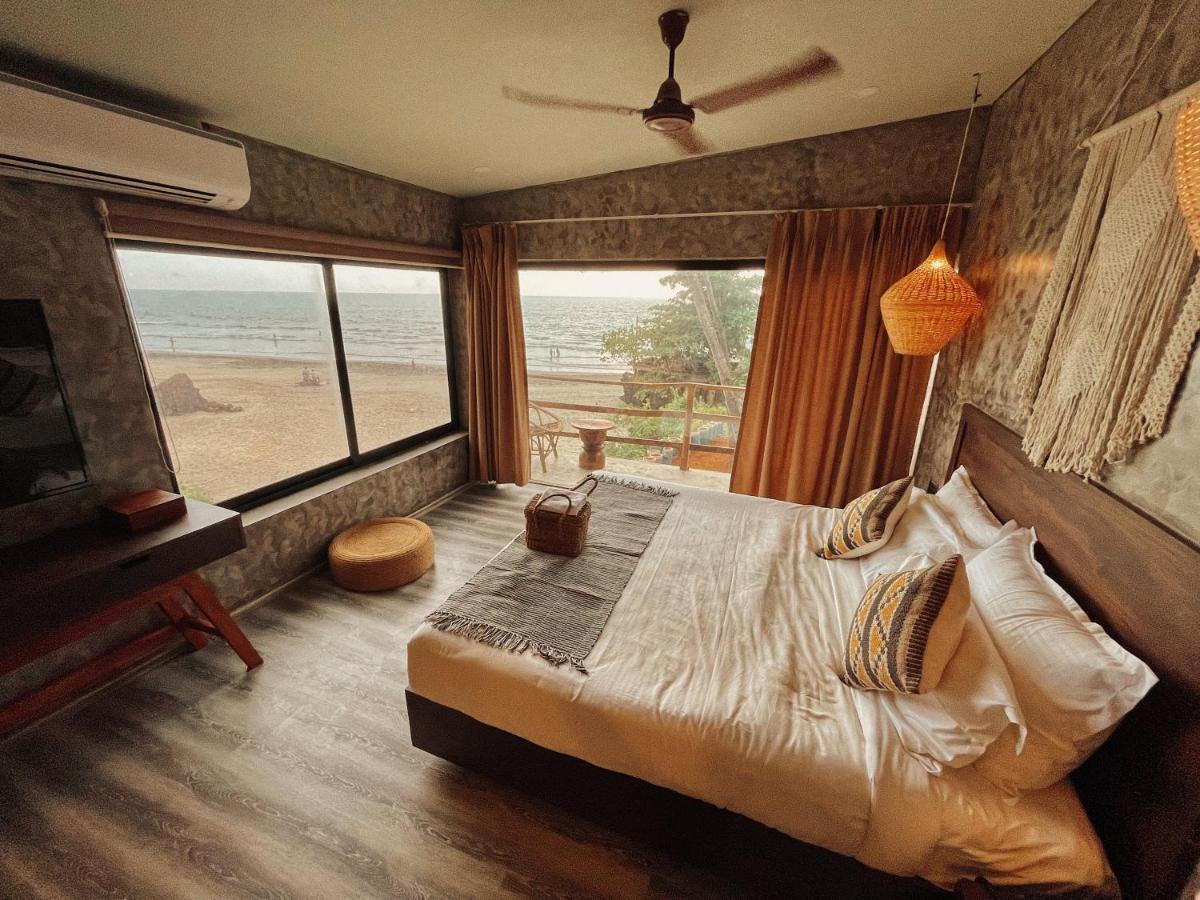 Ukiyo Beach Resort Мандрем Екстериор снимка